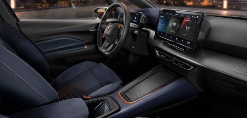 cupra-born-interior-view-of-the-central-console-and-infotainment-screen-47dcd50e