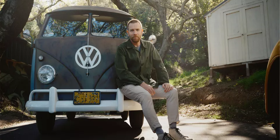 ewan-mcgregor-with-vw-bus