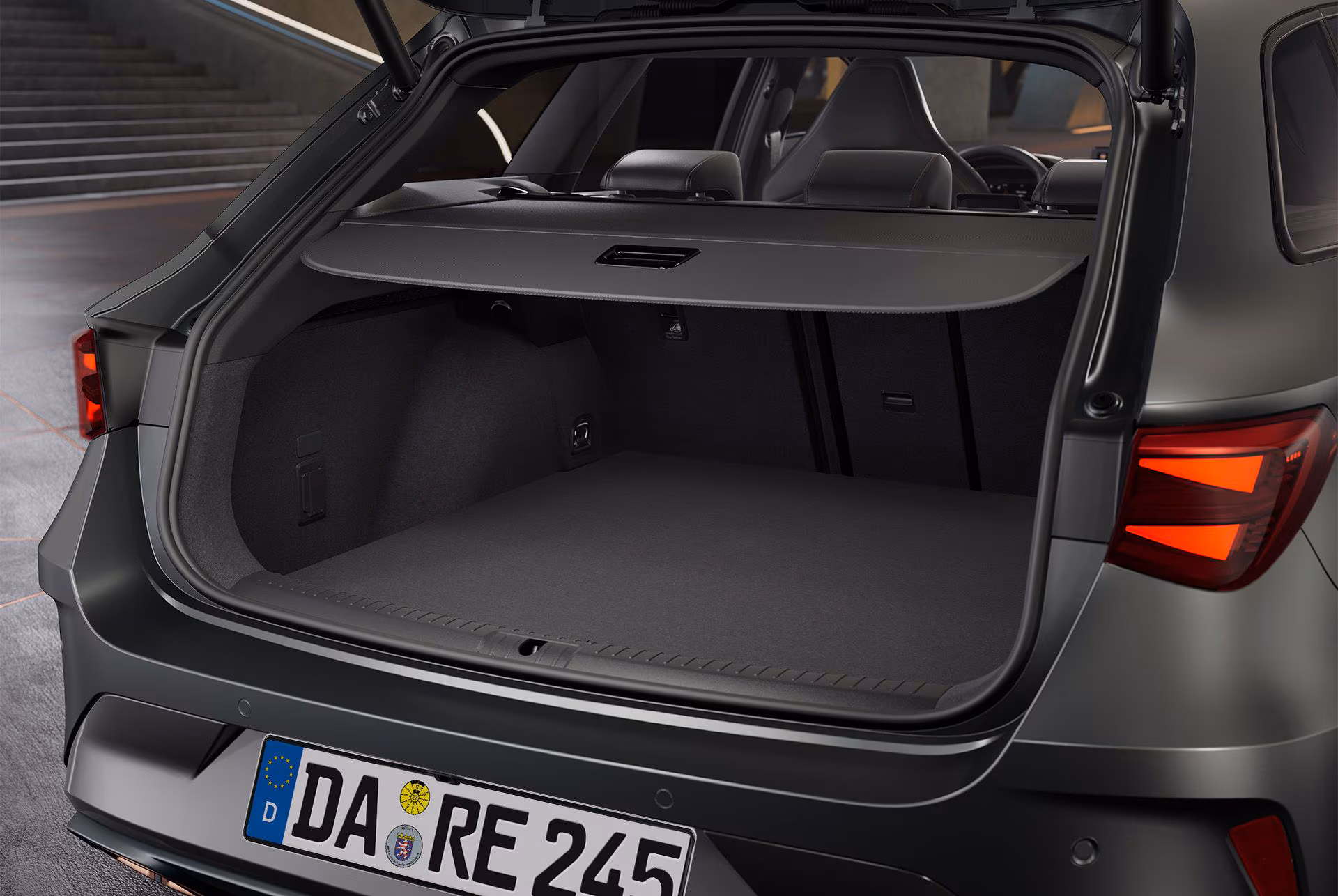 new-cupra-leon-sportstourer-2024-open-boot