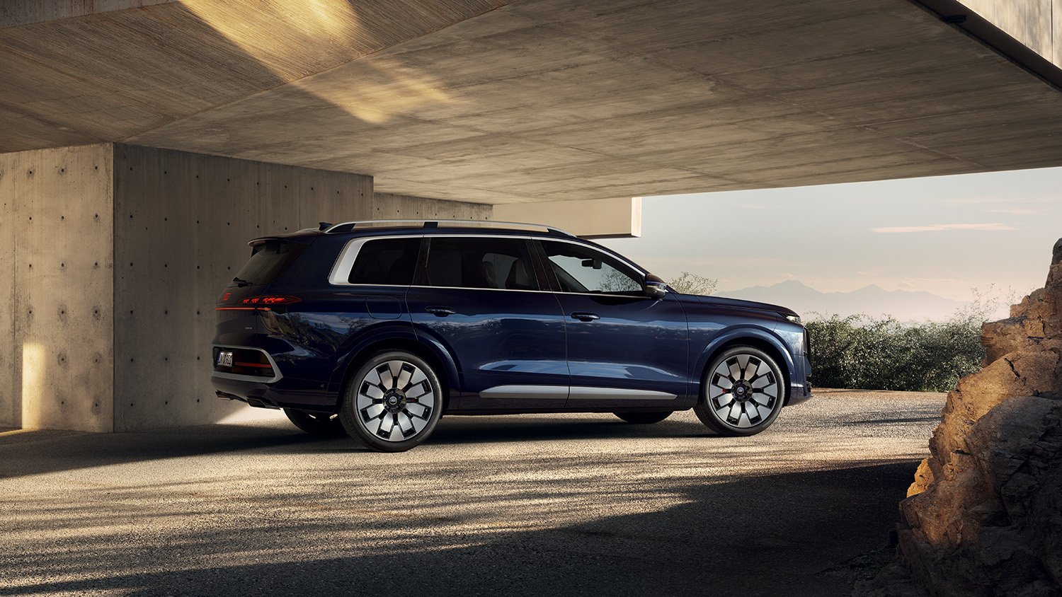 Audi Q9 Seitenansicht 2