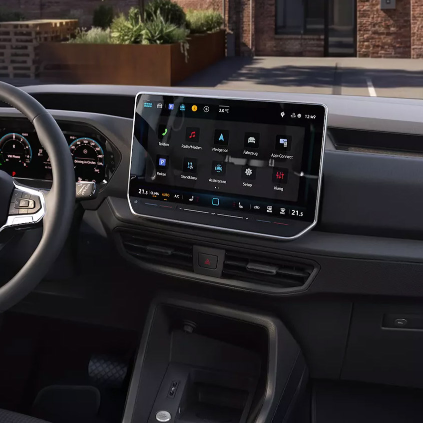 CDC0100007PIC_Interior_16x9 Infotainment