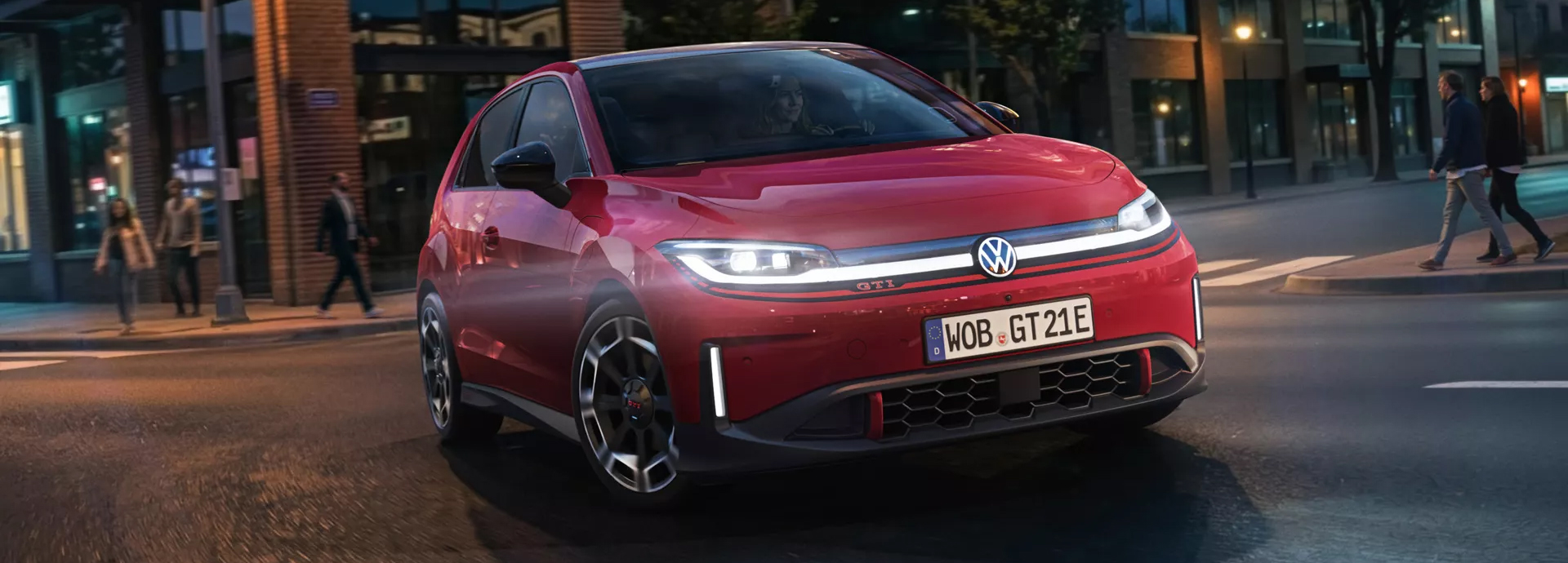 Der neue ID. Polo GTI in Seitenansicht auf einer kurvigen Straße