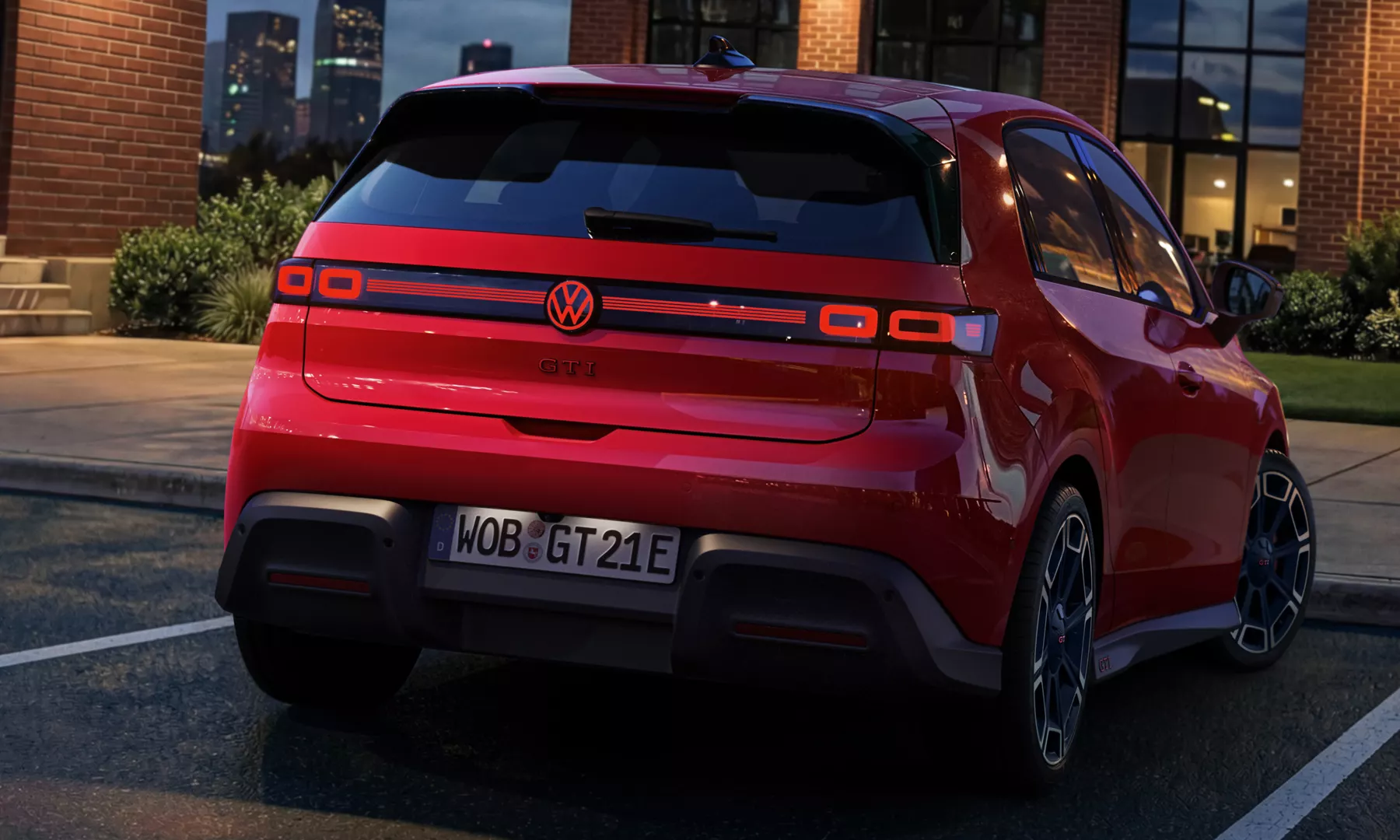 Heckansicht des ID. Polo GTI mit GTI Schriftzug und sportlichem Heckdesign